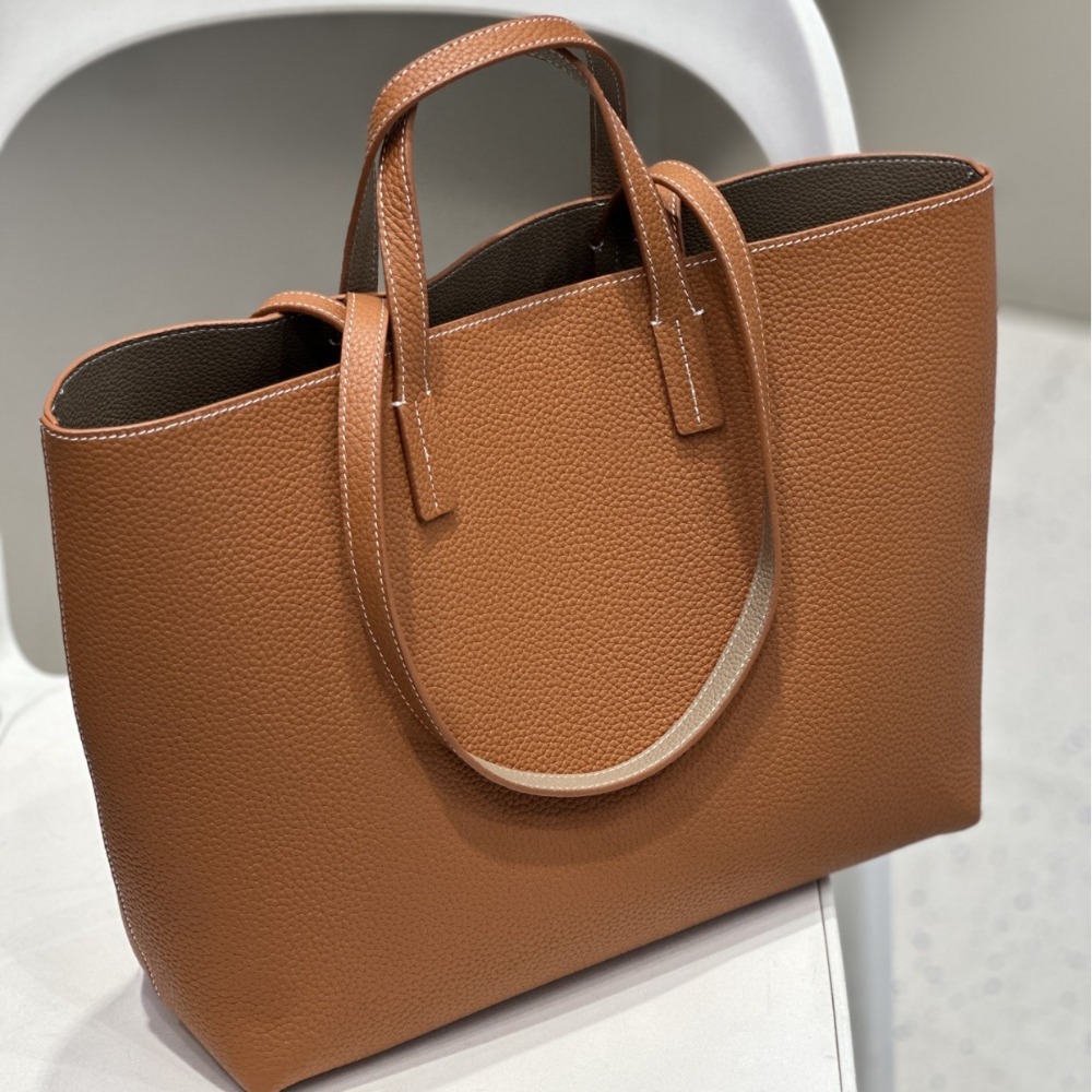 Quiet Luxury Bags Tote - Внутри и снаружи контрастные цвета, первая