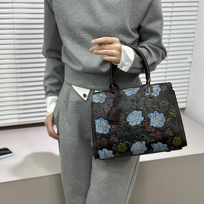 Quiet Luxury Bags Tote - Винтажная сумка-тоут с 3D-тиснением и цветочным