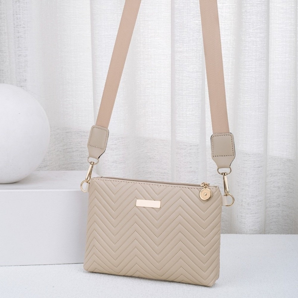 Chain Crossbody Quilted - Сумка-кроссбоди на цепочке 2025 с волнообразным
