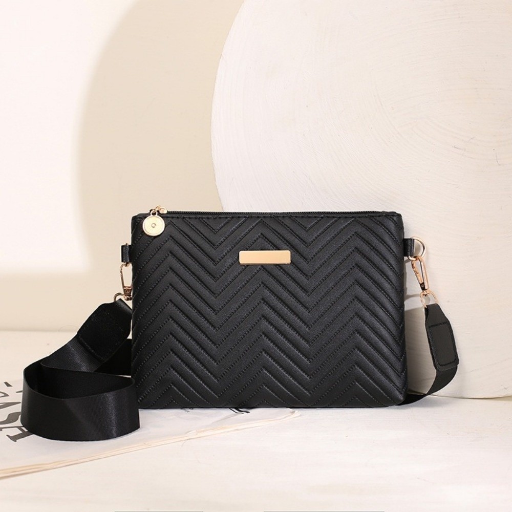Chain Crossbody Quilted - Элегантная стеганая сумка-кроссбоди с цепочкой, из