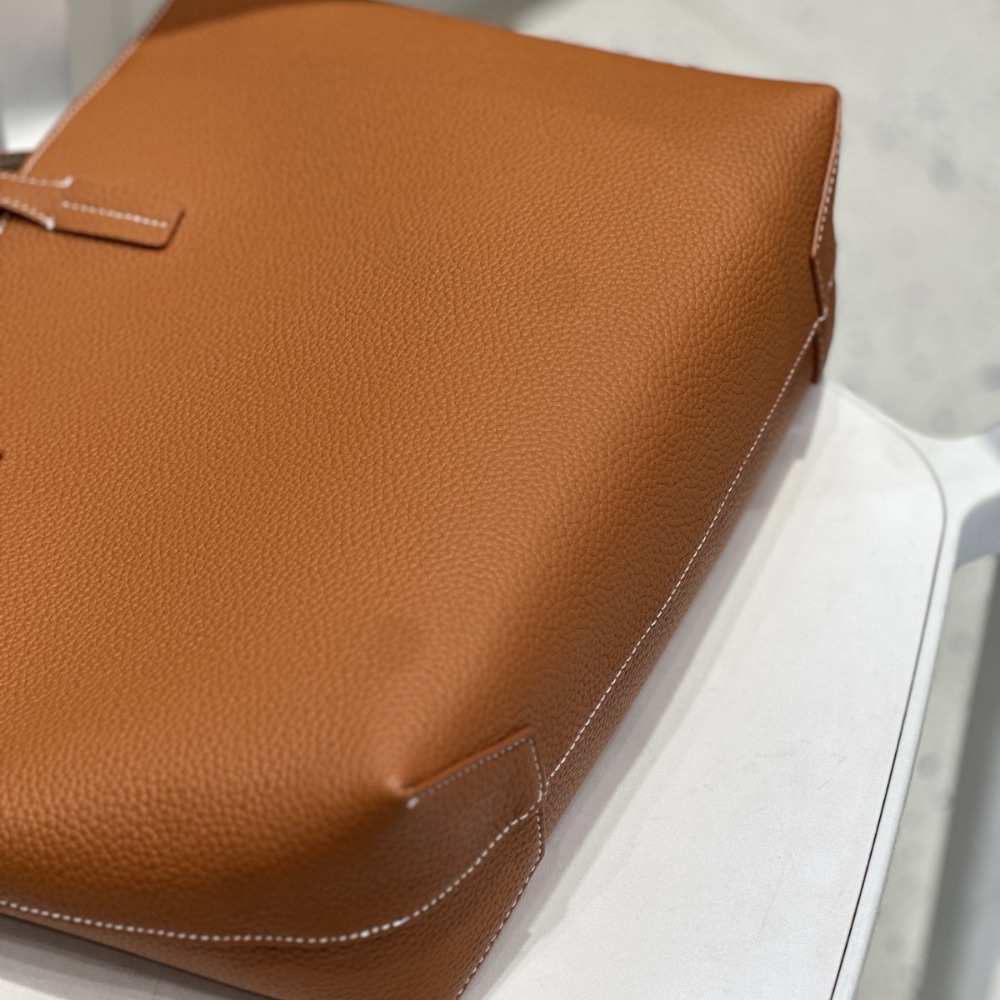 Внутри и снаружи контрастные ц – обзор и цена Quiet Luxury Bags Tote