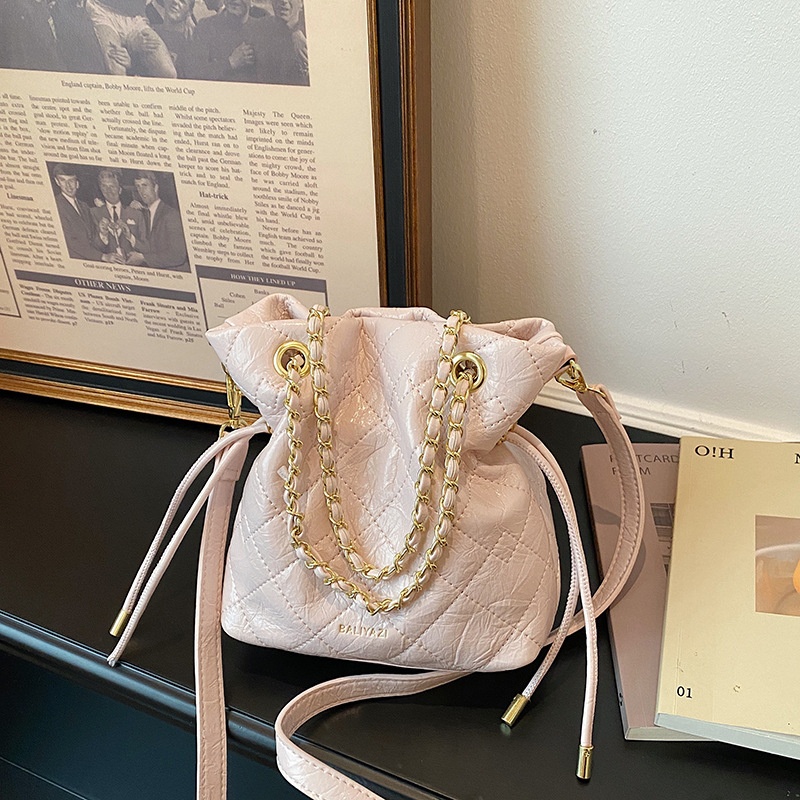 Стеганая сумка-ведро на шнурке – обзор и цена Chain Crossbody Quilted