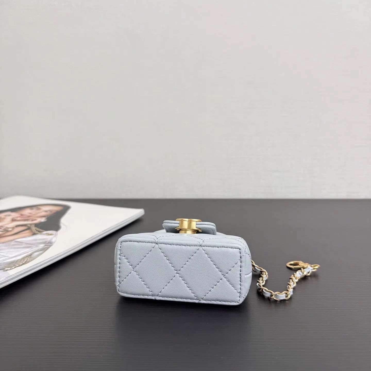 Пастельно-голубая стеганая мин – обзор и цена Chain Crossbody Quilted