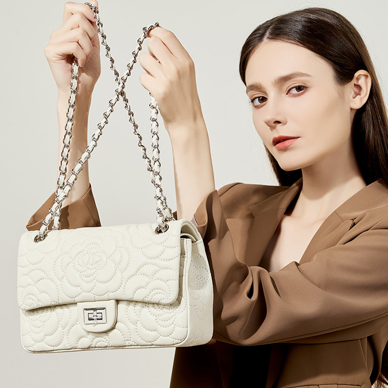 Сумка на плечо из овечьей кожи – обзор и цена Chain Crossbody Quilted