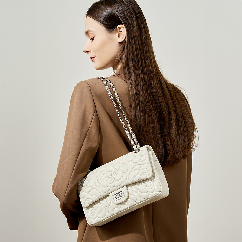 Сумка на плечо из овечьей кожи – обзор и цена Chain Crossbody Quilted